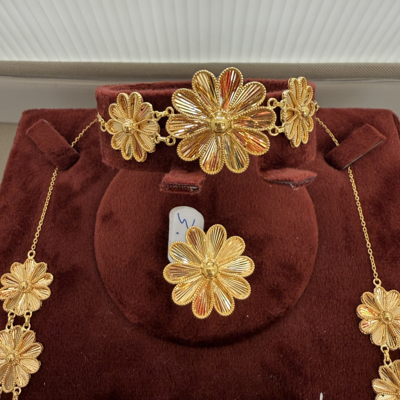 طقم الوردة الحديث عيار 21