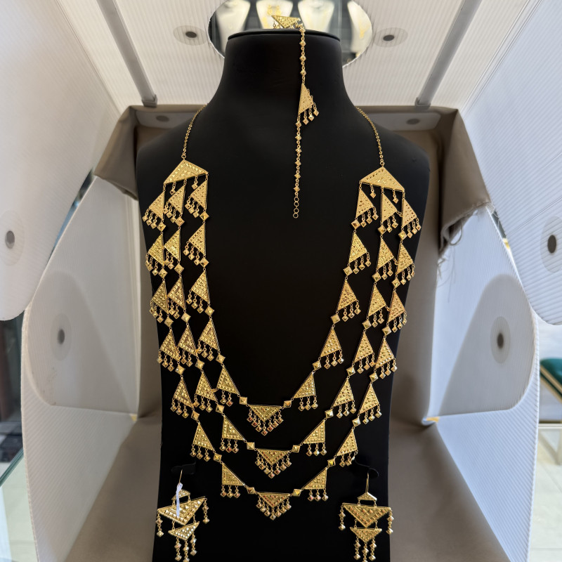 طقم المثلث الحديث عيار 21