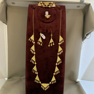 طقم المثلث الحديث عيار 21