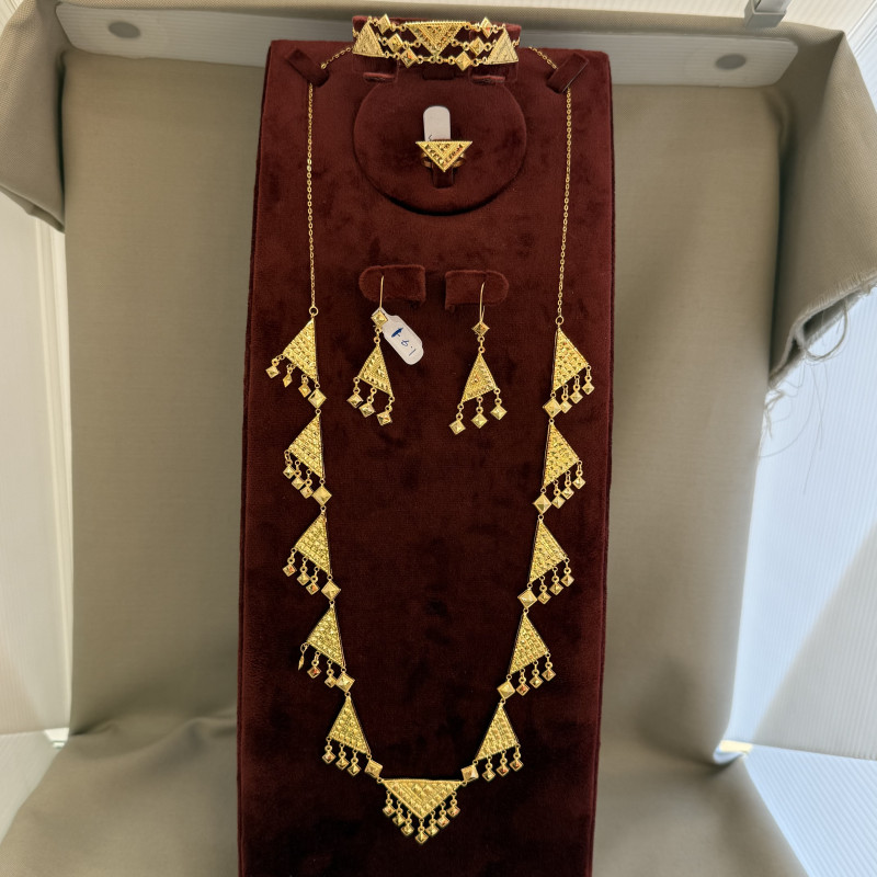 طقم المثلث الحديث عيار 21