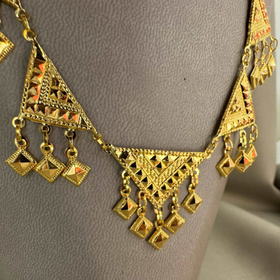 قلادة المثلث