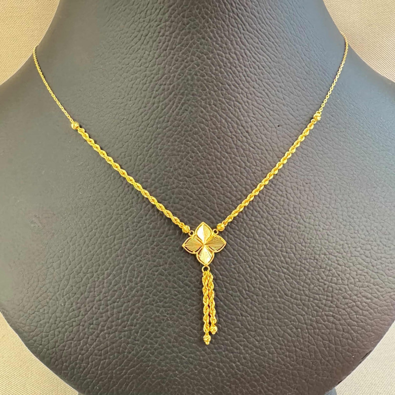 قلادة روبيرتو كوين